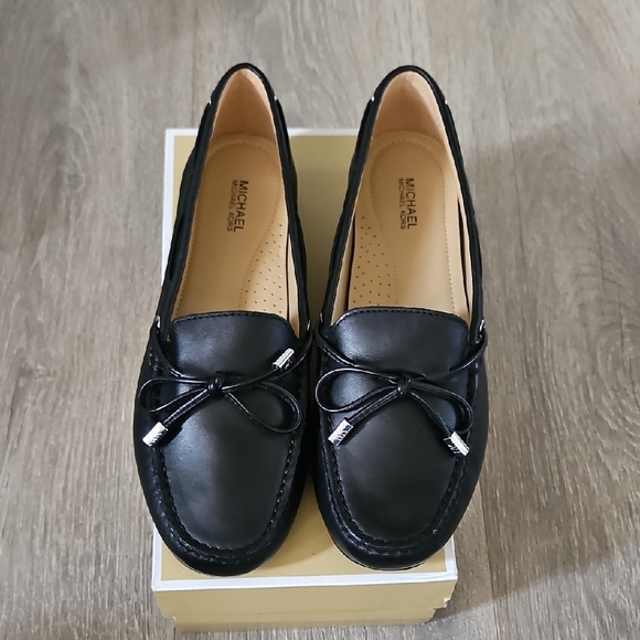 Michael Kors Black Leather Flats Timeless Design - Picture 1 of 7